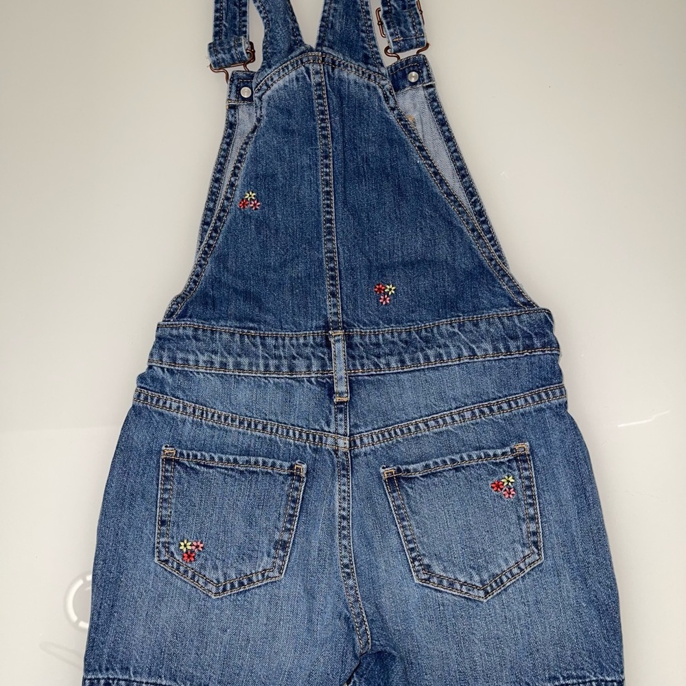 Gap - Picture 2 of 3